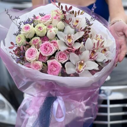 Букет из орхидей и роз "Дикая орхидея"