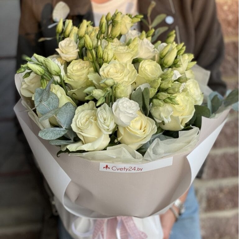 Букет из белых роз и эустом "Невеста"