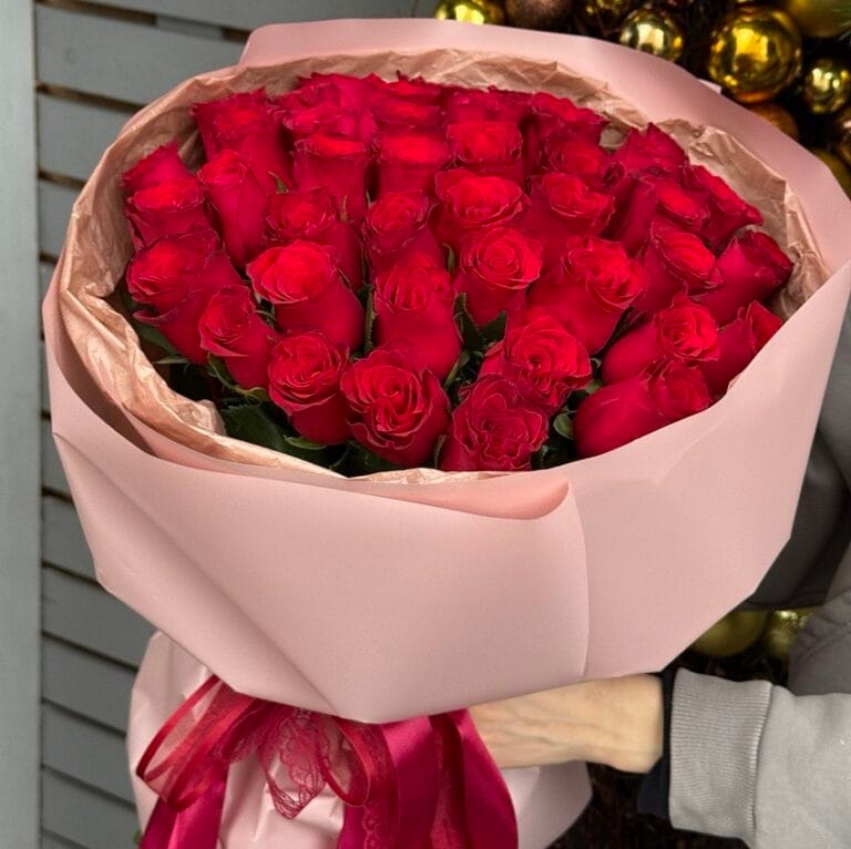 Букет из красных роз "Люблю сильнее с каждым днем"