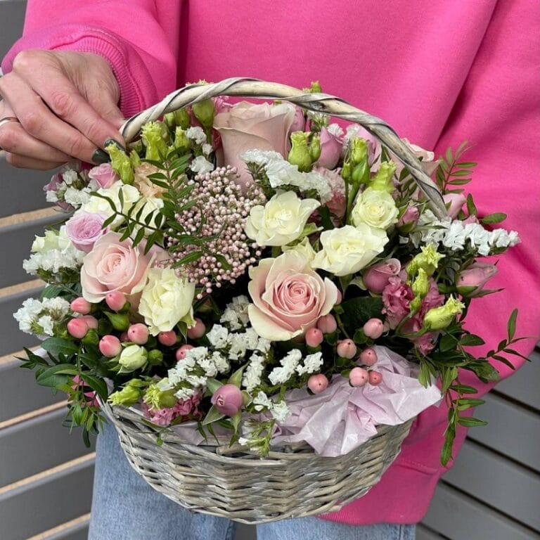 Корзина из цветов "Акварель"