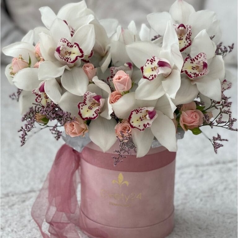 Букет в шляпной коробке "Ариэль"