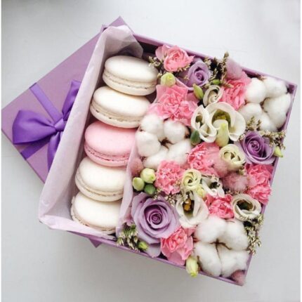 Букет из гвоздик в коробке "Дежавю"