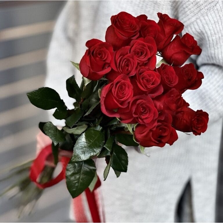 Букет из красных роз "Элегантный"
