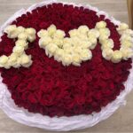 Композиция в шляпной коробке из роз "Я люблю тебя"