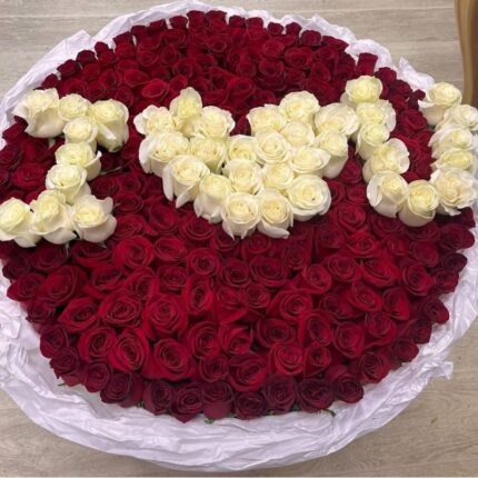 Композиция в шляпной коробке из роз "Я люблю тебя"