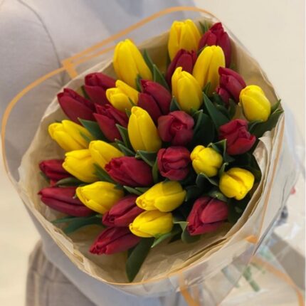 Букет из тюльпанов "Яркий"