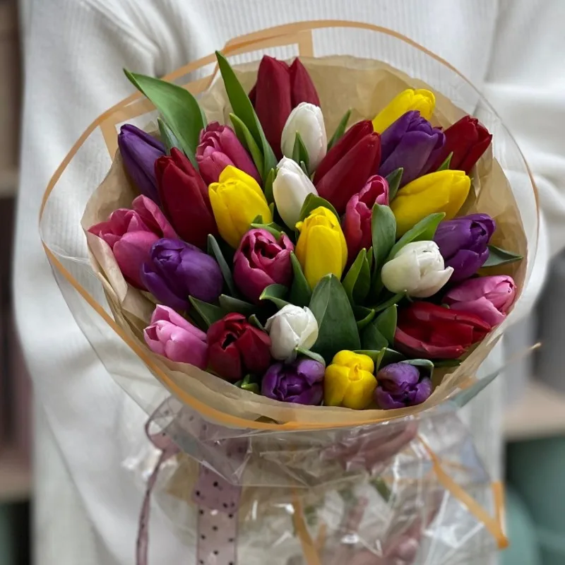 Букет из разноцветных тюльпанов "Красна девица"