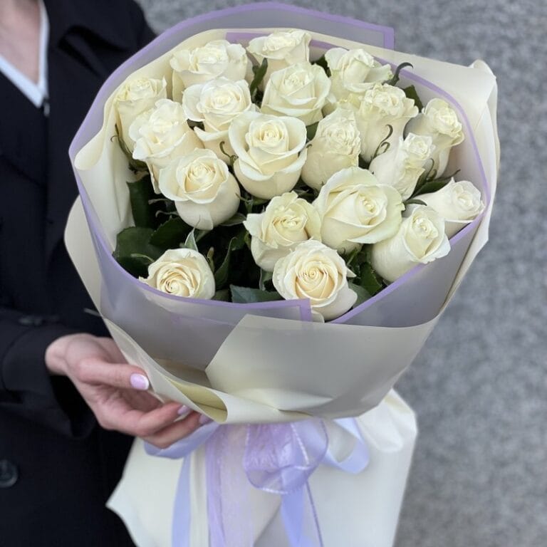 Букет из белых роз "Ночь желаний"