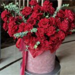 Букет из роз в шляпной коробке "Пафосная"