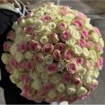 Букет из белых и розовых роз "Роскошный"