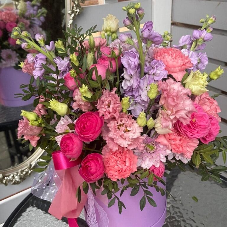 Букет из пионов в шляпной коробке "Самой любимой"