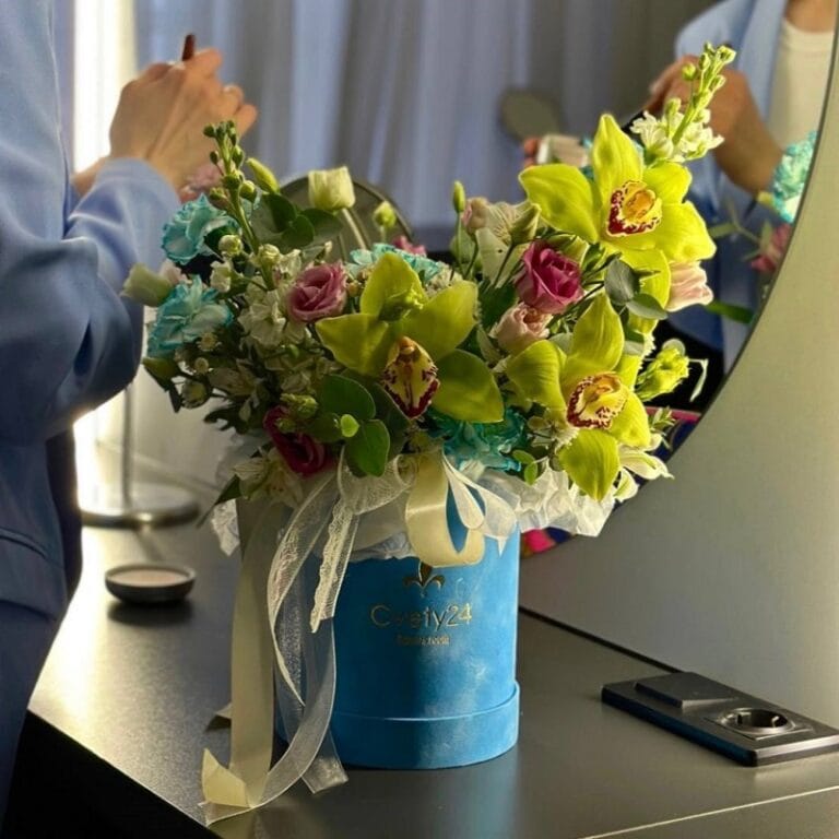 Сборный букет в шляпной коробке "Симфония"