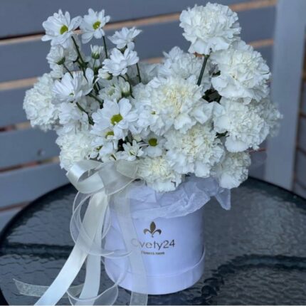 Букет в шляпной коробке "Светлая"